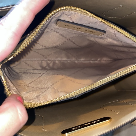 Michael Kors Beige Square Purse Bag with Gold Studs Great Condition Trendy - Picture 4 of 7